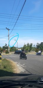 Lampu Jalan Megancam Keselamatan Pengendara Motor Saat Mencari Takjil!