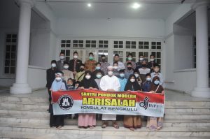 Lepas Keberangkatan Santri Pesantren Modern Arrisalah Ponorogo, Ini Pesan Wagub Rosjonsyah
