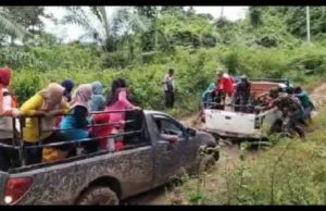 Dinas Kesehatan Kaur dan Polri ,TNI Datangi Warga Untuk Segera Vaksin