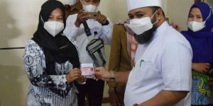 Penuh Bahagia, Walikota Helmi Serahkan KIA ke 309 Anak PAUD dan TK