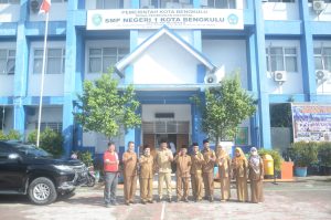 Kunjungi SMPN 01 Kota Bengkulu, Wagub Rosjonsyah Dorong Semangat Siswa agar terus Berprestasi