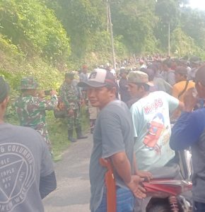 Warga Ulu Tetap Gotong Royong Bersamaan TNI