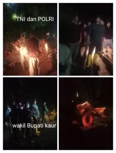 Wabup Kaur Ikut Hadir Petugas BPBD Membersihkan longsor