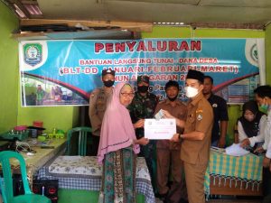 Pemdes Padang Panjang Bagikan BLT-DD Langsung Tiga Bulan, Kades Edi : Semoga Bermanfaat