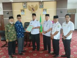Sertifikat Tanah Hibah Diserahkan Bupati, Kemenag Kaur Segera Bangun PLHUT