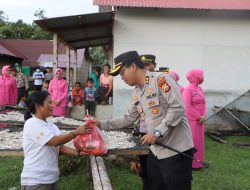 Peduli Dengan Masyarakat, Kapolres Mukomuko Salurkan Bantuan Sembako