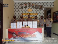 Polres Mukomuko dan Polsek Jajaran Bagikan Bansos Pada Warga Kurang Mampu