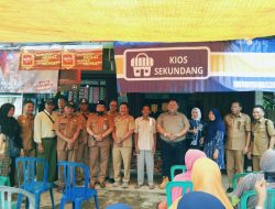 Wabup Rifai Salurkan Bansos Kepada Pelaku Usaha UMKM