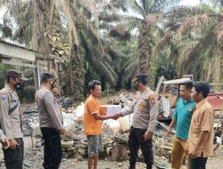 Wujud Kepedulian, Polsek Mukomuko Selatan Bantu Warga Korban Kebakaran