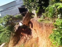 Rumah Warga Di Desa Medan Jaya Terancam Ambruk Akibat Longsor