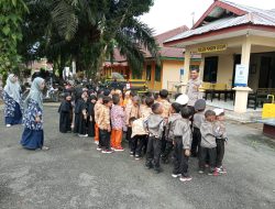 Murid TK Darul Amal Belajar Pengetahuan Kepolisian di Polsek Pondok Suguh