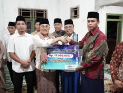 Safari Ramadhan, Bupati Gusnan Salurkan Bantuan Pembangunan Masjid