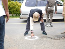 Bupati Seluma Memberi Tanda Titik Nol Pembangunan Jalan
