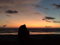 Seftia: Pantai Cantik dengan Hiasan Pelastik