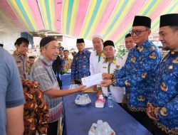 Bupati Lismidianto Kunjungi Warganya Terkena Musibah Sekaligus Memberikan Bantuan