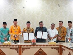 Gubernur Rohidin dan Bawaslu Bengkulu Tandatangani NPHD untuk Tahapan Pemilu 2024