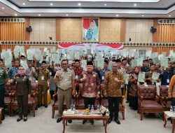 Bagikan 200 Sertipikat Tanah PTSL, Gubernur Rohidin: Ini Program Riil yang Dirasakan Masyarakat