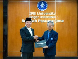 Gubernur Rohidin Menjadi Penguji Sidang Terbuka Program Doktor di Kampus IPB Dramaga Bogor