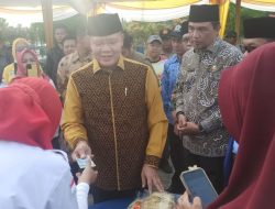 Gubernur Bengkulu Rohidin Mersyah Meninjau UMKM Nelayan di Kelurahan Sumber Jaya