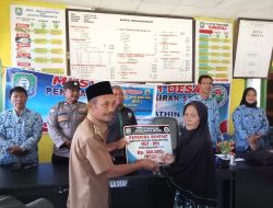 Kades Cahaya Bathin Salurkan BLT-DD Tahap Pertama Tahun Anggaran 2024