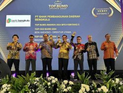 Gubernur Rohidin Sabet 2 Penghargaan Top Pembina BUMD 2024