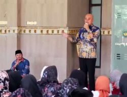 Bupati Bengkulu Selatan Serahkan Perpanjangan SK Terhadap 138 TKD