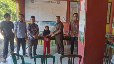 Kades Bunga Melur Yongki Awansyah Salurkan BLT-DD Tahap ke-3