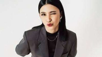 Profil Keisha Cinantya Vokalis Baru HIVI!