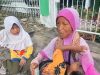 Rezeki dari Gubernur Bengkulu Bikin Ibu dan Dua Anak Ini Tersenyum Bahagia