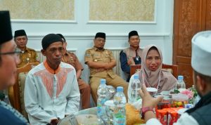 Ramadhani dan Istri Nelayan Penolong Kapal Tenggelam dari Pulau Tikus Diberangkatkan Umroh