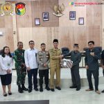 Ketua DPRD Beserta Anggota DPRD Kabupaten Mukomuko Mengesahkan Lima Perda