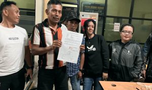 Diduga Salah Paham, Mobil Warga Diteriaki Maling dan Dirusak Massa di Desa Duku Ulu
