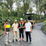 Wagub Mian Tinjau Jalan Simpang Air Lang – Desa Pelalo yang Hampir Mulus, Bujuk Petani Kopi Pakai Mobil Avanza