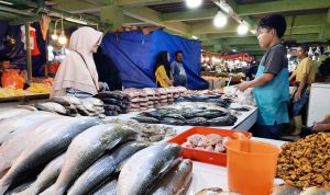 Sebuah Paradoks: Euforia Libur Nataru dan Jeritan Dapur Rakyat Miskin