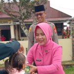 Polsek Selupu Rejang Bagikan Takjil kepada Masyarakat, Pererat Silaturahmi di Bulan Ramadan