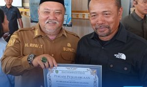 Pemkab Bengkulu Selatan Beri Penghargaan Perusahaan PKS Yang Taat Bayar