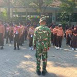 Satgas TMMD ke-129 Kodim 0813 Bojonegoro Latih Baris-Berbaris Siswa SDN Kesongo 1 untuk Bangun Karakter Disiplin