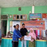 Pemdes Talang Gelompok Salurkan BLT kepada 8 KPM